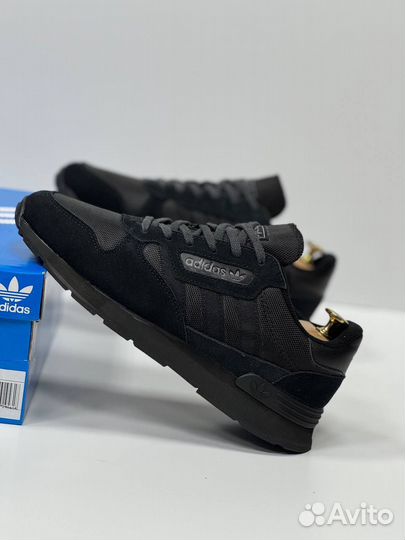 Кроссовки adidas
