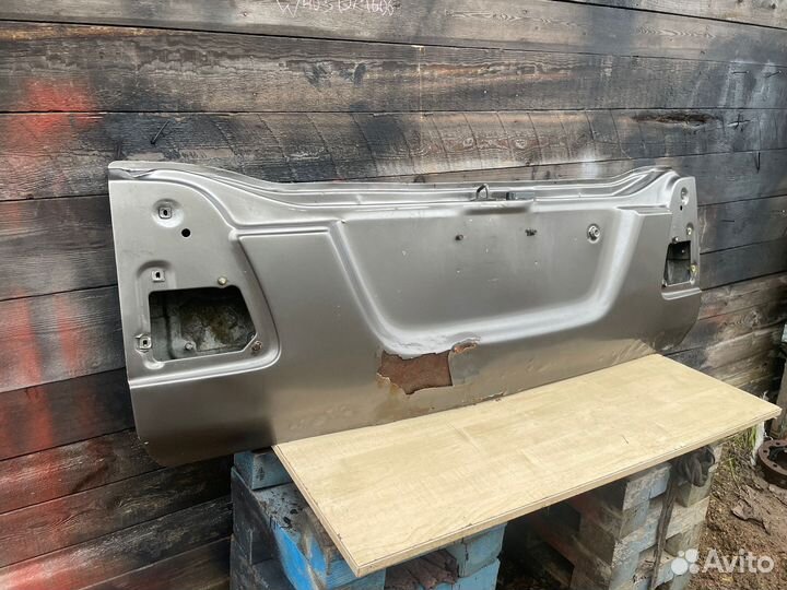 Борт багажника Toyota land cruiser 100 99г