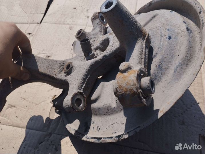 Поворотный кулак задний правый Volkswagen Golf 6