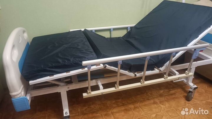 Медицинская кровать с противопролежневым матрасом