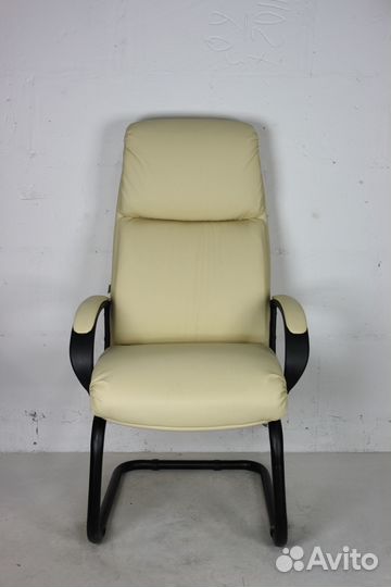 Кресло для посетителей