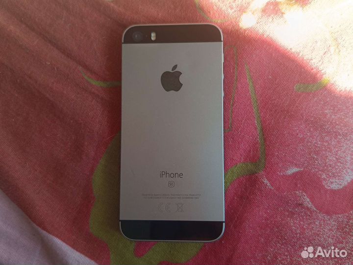 Телефон iPhone se