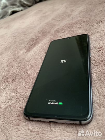 Телефон Xiaomi MI 9 SE