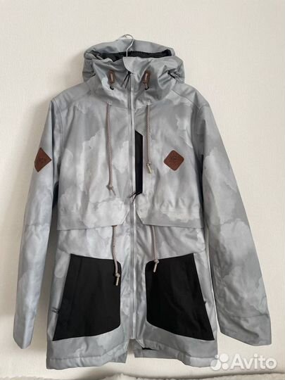 Сноубордическая куртка женская