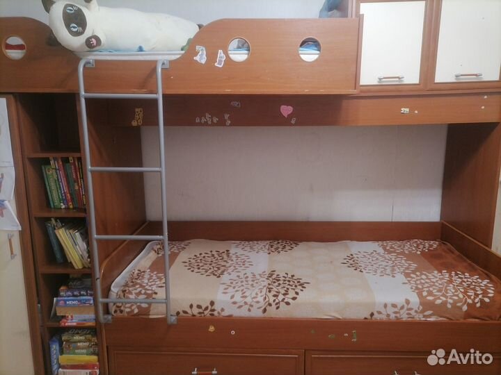 Двухярусная кровать бу