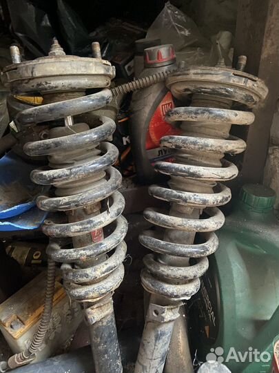 Передние стойки на Kia Sorento