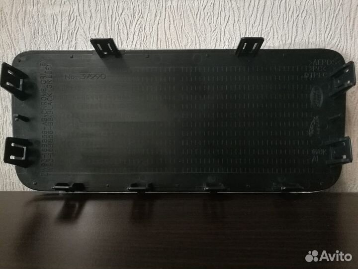 Эмблема решетки радиатора Jaguar