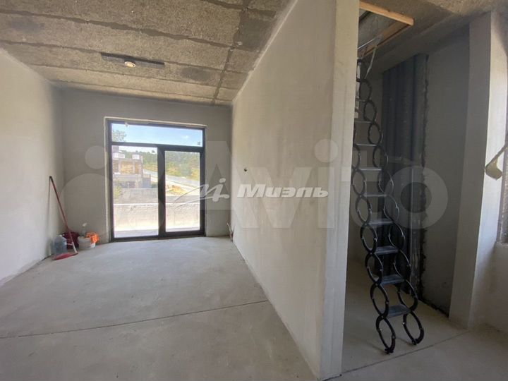 Дом 371,4 м² на участке 7,1 сот.