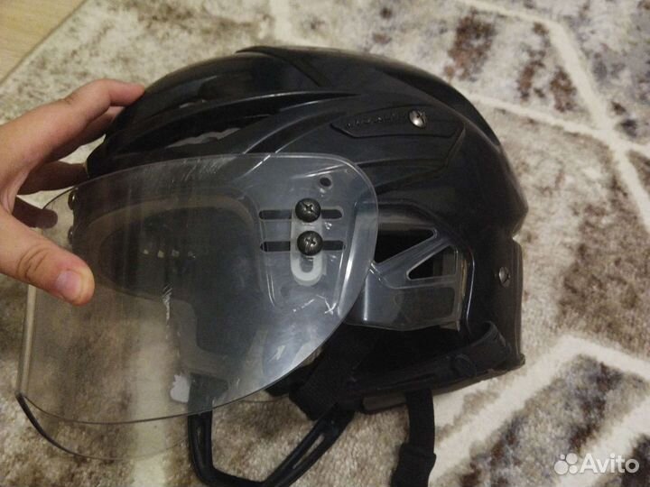 Хоккейный шлем