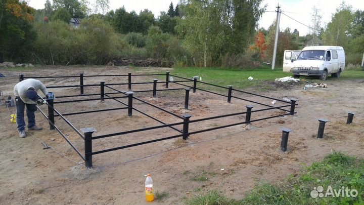 Монтаж винтовых свай техникой