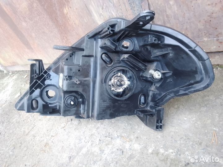 Передние фары Ниссан Тиида С11