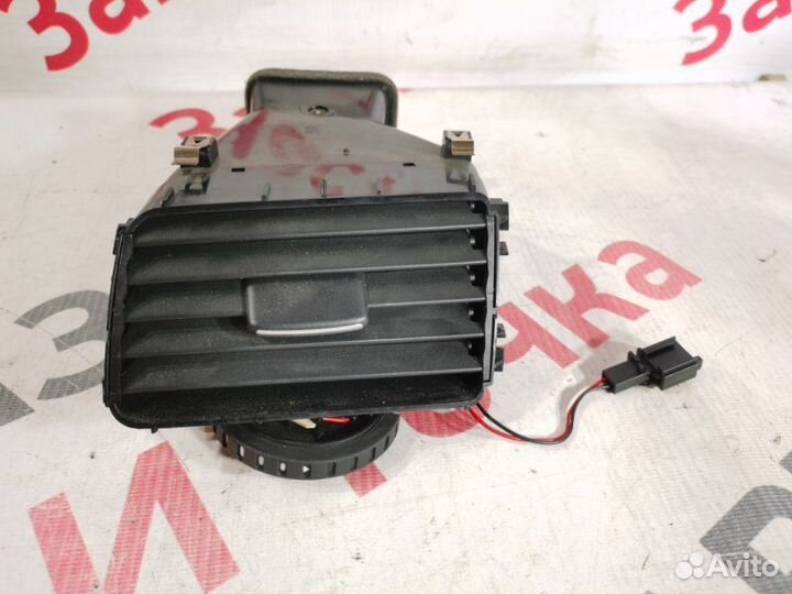 Дефлектор воздушный передний правый Volkswagen