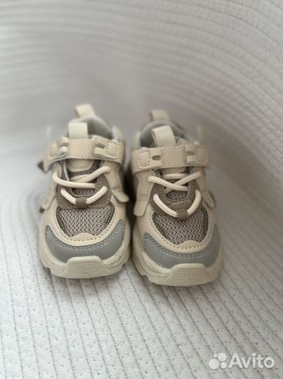 Кроссовки для мальчиков и девочек