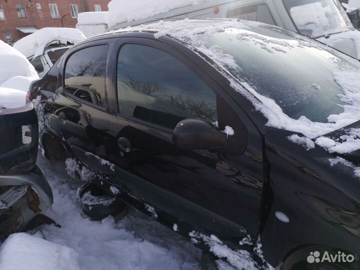 В разборе Peugeot 206