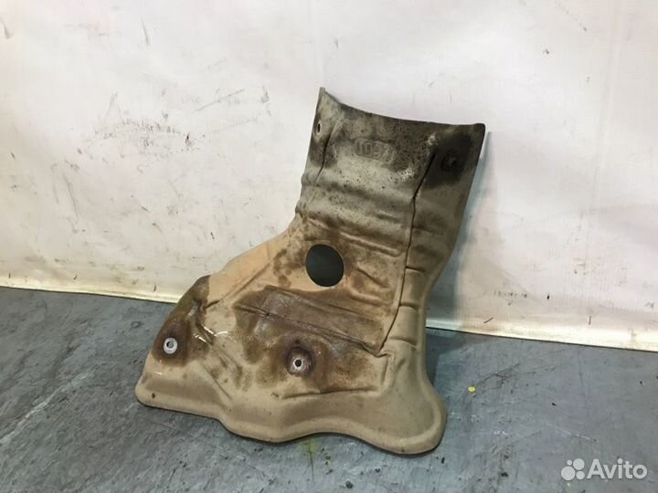 Экран тепловой выпускного коллектора Mazda 3 седан