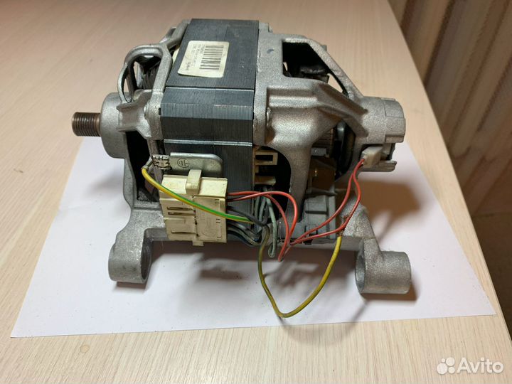 Двигатель от стиральной машины Ariston