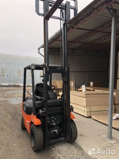Вилочный погрузчик Toyota 7FD18, 2012