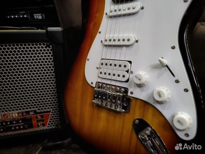 Комплект Электрогитара под Fender + Roland Cube