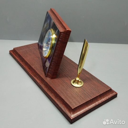 Часы настольные с подставкой для ручки 