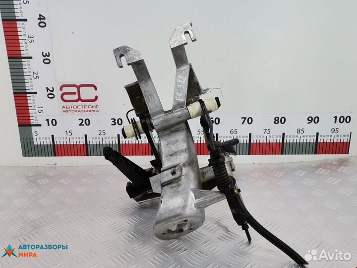 Педаль Audi 80 8A/B3 1990 8A1721115