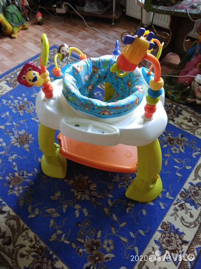 Развивающий столик-прыгунки