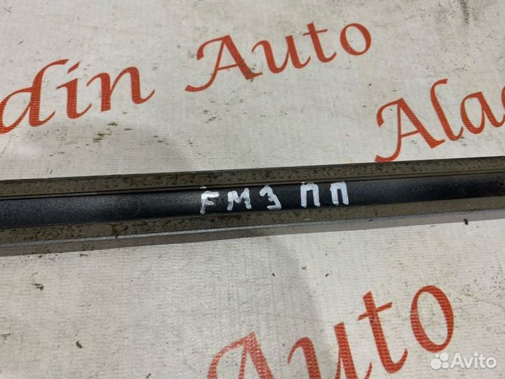 Молдинг на дверь передний правый Ford Mondeo 3