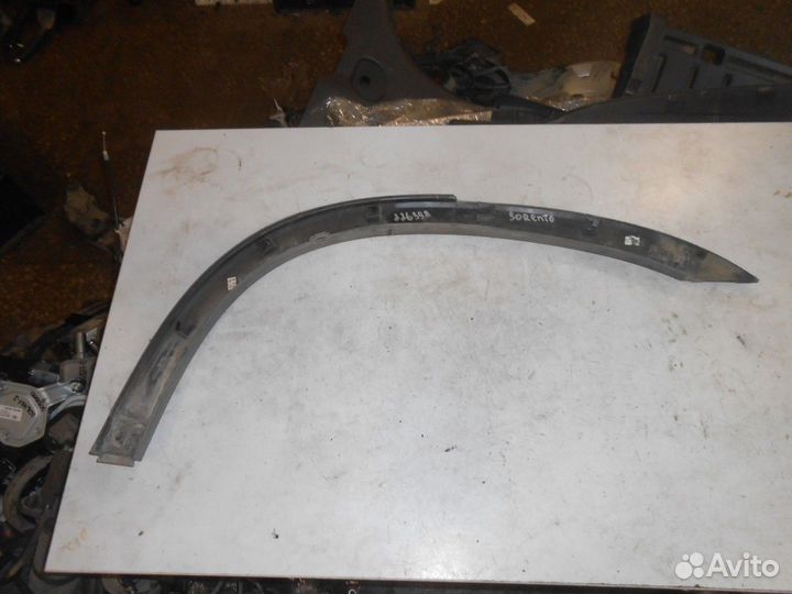 Молдинг крыла задний правый (Kia Sorento)