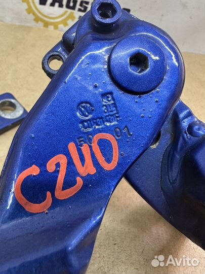 Петля двери левая Volkswagen New Beetle 2002