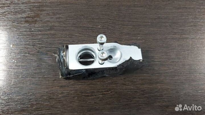 Клапан кондиционера Mitsubishi Pajero 4 3.2D 2007