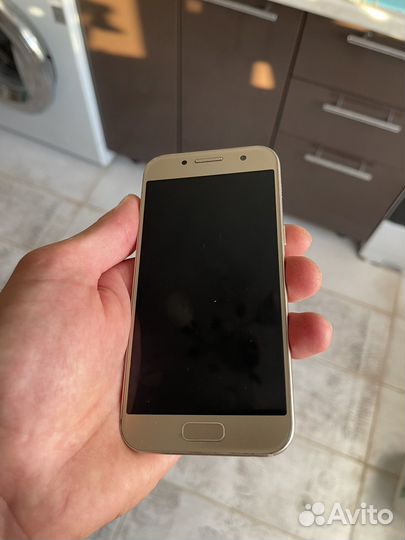 Телефон Samsung Galaxy A3