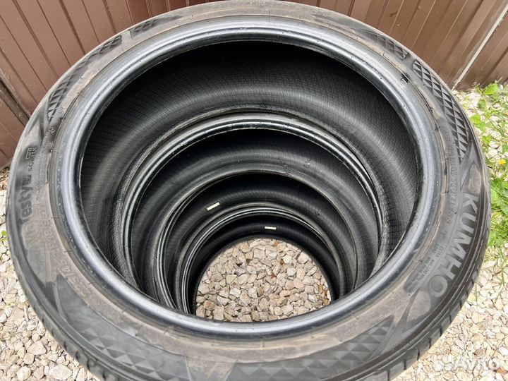 Kumho Majesty 9 Solus TA91 225/45 R18 и 245/40 R18