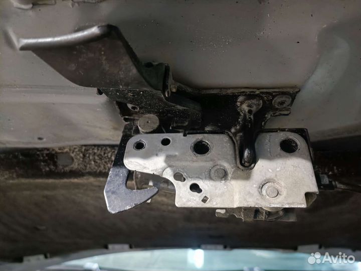 Замок капота Skoda Roomster