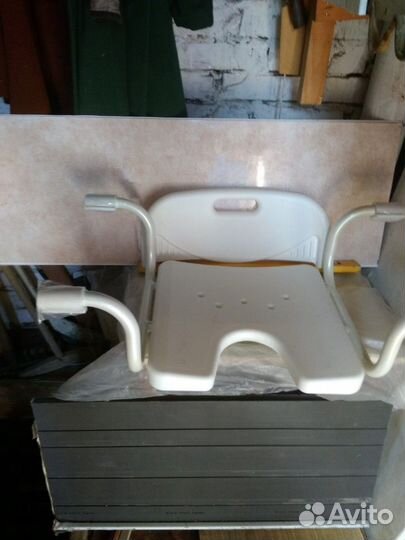 Сиденье для купания инвалидов с вырезом