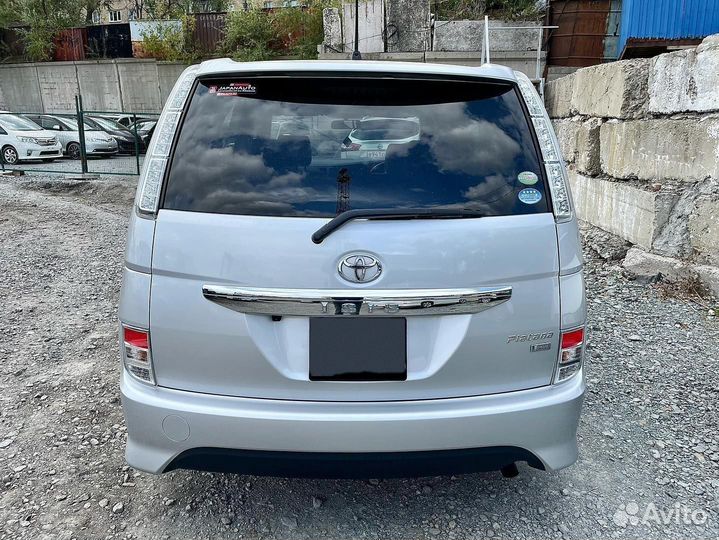Toyota Isis, 2012