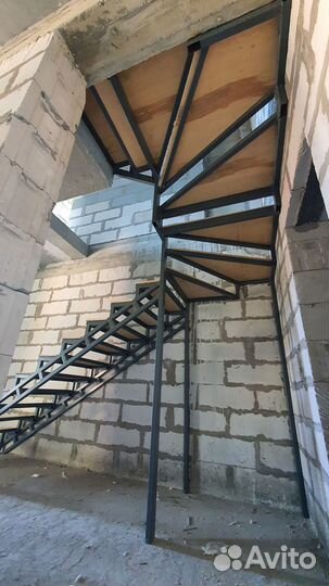 Лестница на металлокаркасе