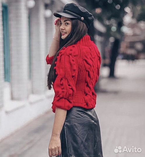 Свитер ручной работы красный