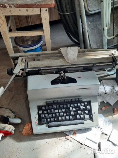 Пищущая печатная машинка