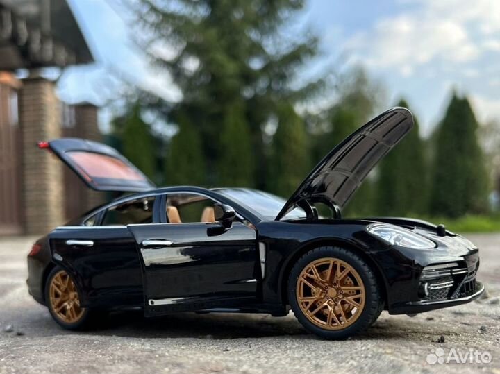 Модель металлической машинки Porsche 911