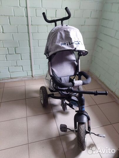 Детский велосипед с ручкой