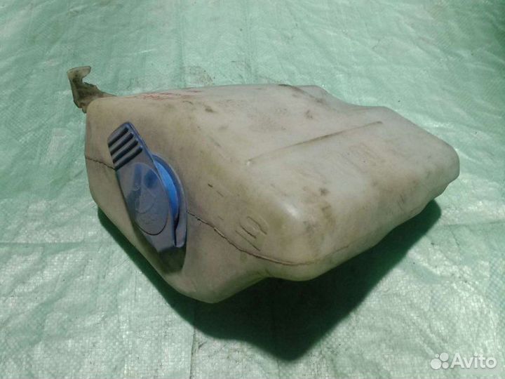 Бачок омывателя Volkswagen Passat B4