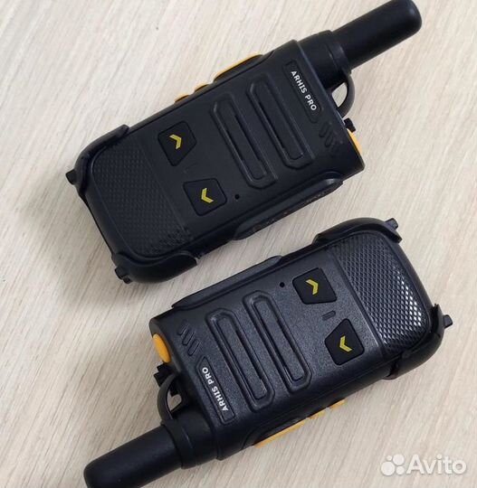 Рация-радиостанция с гарнитурой-наушником