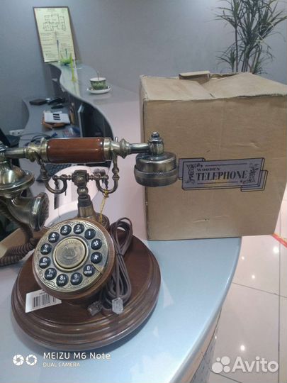 Винтажный телефон