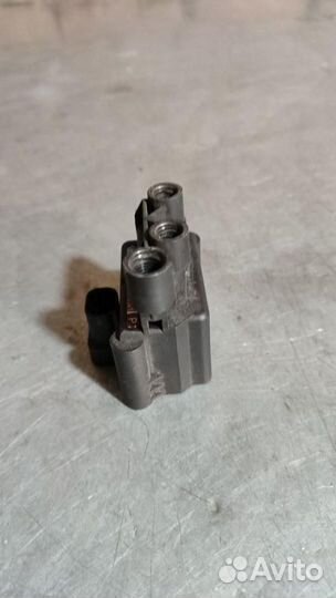 Блок клапанов пневмоподвески Mercedes-Benz R-Класс