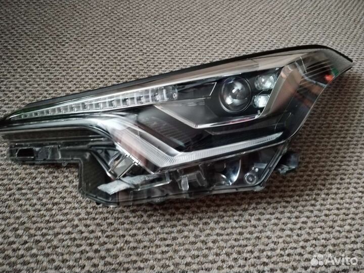 Фара на Toyota C- HR