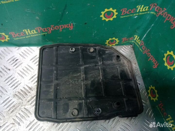 Крышка аккумулятора Ford Focus 2 седан 1.8 2008