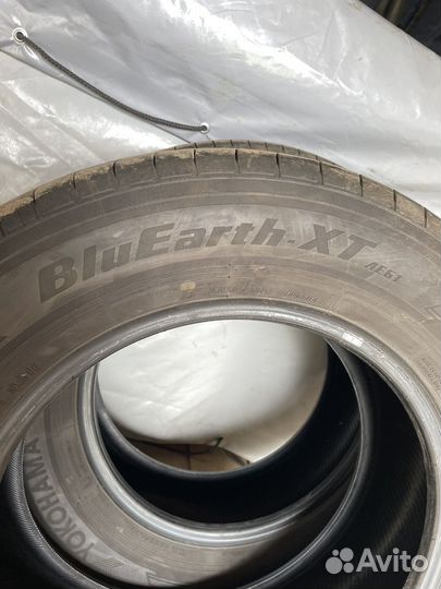 Yokohama BluEarth-XT AE61 215/65 R16 98H