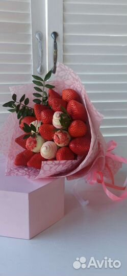 Клубничный букет