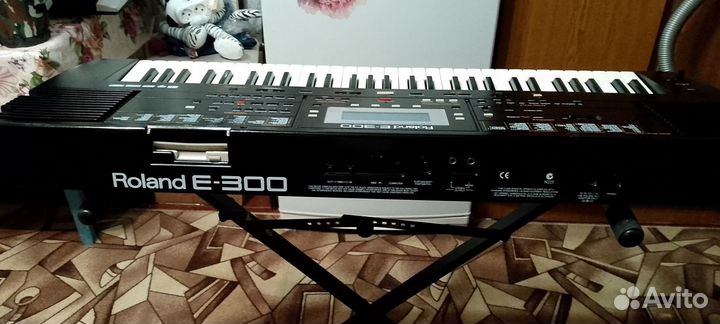 Синтезатор Roland E300