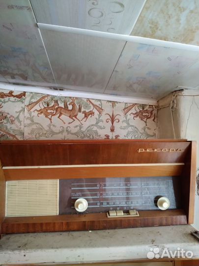 Радио приемник с проигрывателем