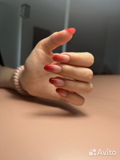 Модель на маникюр